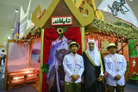 د. محمد بن عبد الكريم العيسى يزور مهرجان الثقافات والشعوب