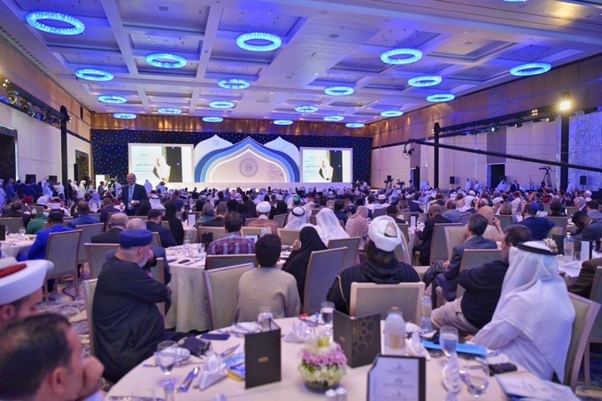 Le SG de la L.I.M. D. Mohammad Alissa durant le congrès la Promotion de la paix tenu à AbuDhabi