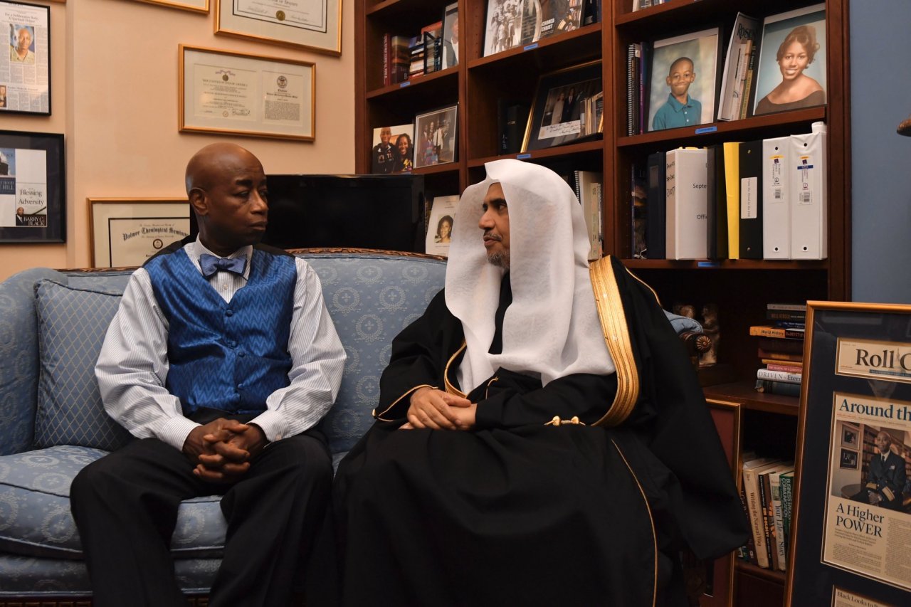 عزت مآب شیخ ڈاکٹر محمد العیسی نے امریکی سینٹ کے پادری باری بلیک سے ملاقات کی