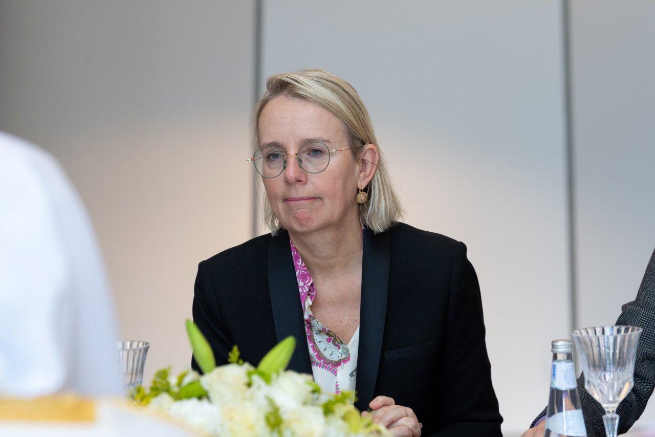 دبیر کل و رئیس انجمن علمای مسلمانان جناب شیخ د.محمد العيسى در دفتر خود در رياض با مدیر امور خاورمیانه و شمال آفریقا ،خانم هلن لوگال و هیأت همراهش دیدار کرد. در این دیدار تحولات اخیر در موضوعات مورد علاقه مشترک بررسی شد.