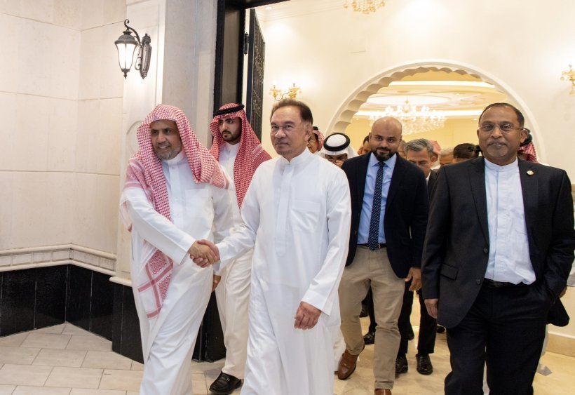 في منزل معاليه بمكة المكرمة: ‏دولة رئيس الوزراء بماليزيا السيد: أنور إبراهيم يزور عصر اليوم معالي الأمين العام الشيخ د. محمد العيسى