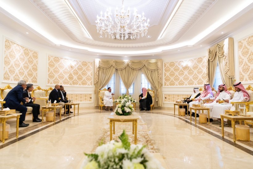 في منزل معاليه بمكة المكرمة: ‏دولة رئيس الوزراء بماليزيا السيد: أنور إبراهيم يزور عصر اليوم معالي الأمين العام الشيخ د. محمد العيسى