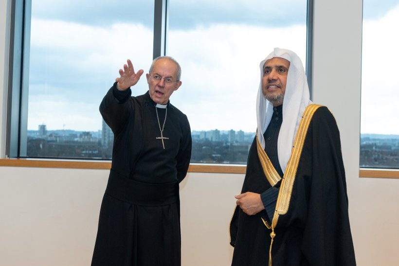 اين جنابِ ارجمند، رياست اجلاس سران جوامع اسلامی در اروپا، با حضور بيش از سيصد تن از رهبران دينی و مفتی ها را برعهده دارد :