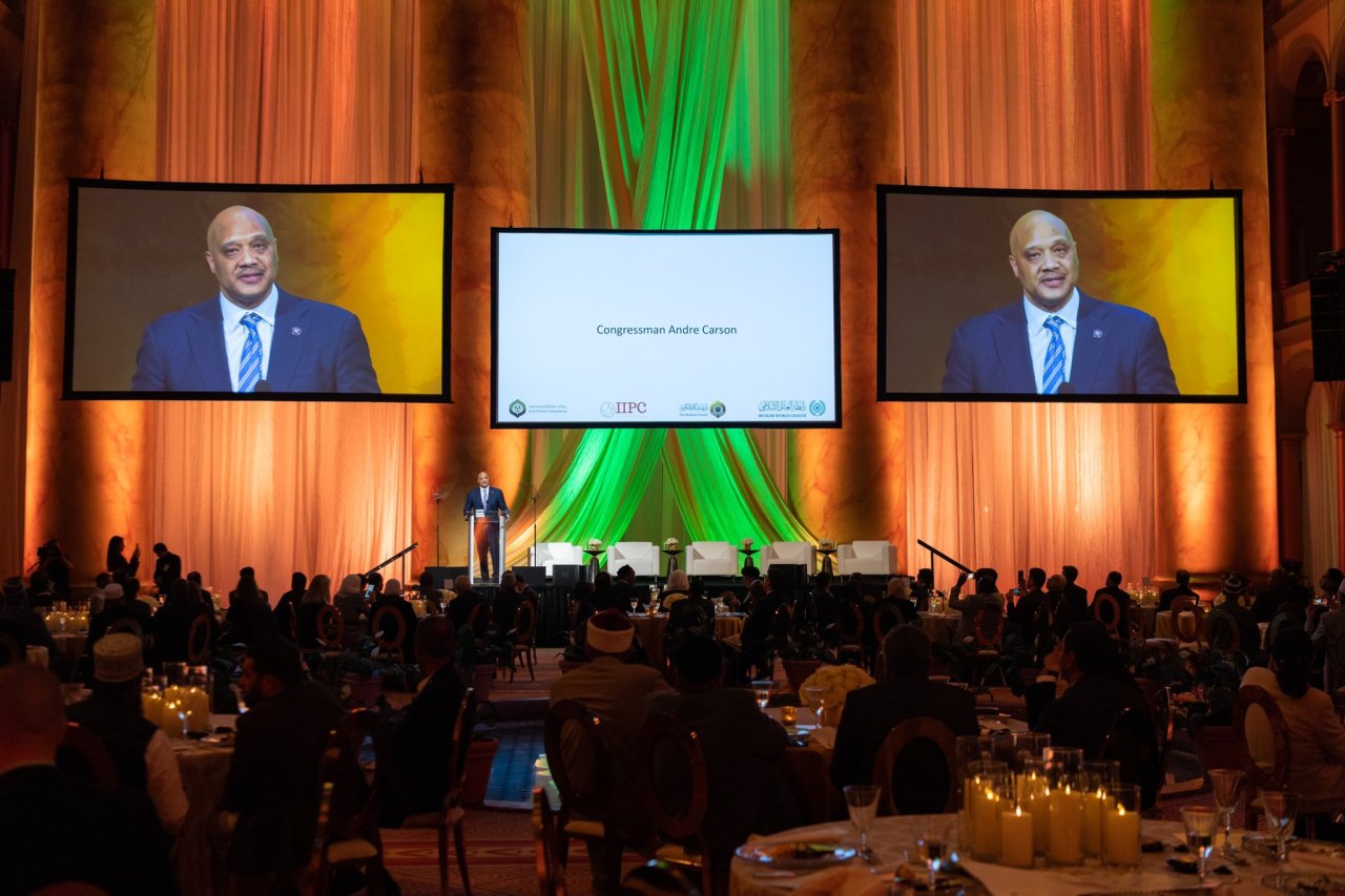 امریکی کانگریس کے رکن جناب آندرے کارسن نے ”شمالی وجنوبی امریکہ میں اسلامی رہنماؤں کے فورم“ کے افتتاحی اجلاس سے خطاب
