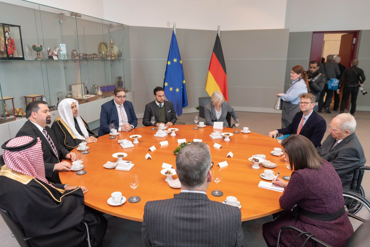 جناب دبیر کل شیخ دکتر محمد العیسی جناب رئیس پارلمان آلمان جناب آقای ولفگانگ شوبله در مقر پارلمان در برلین