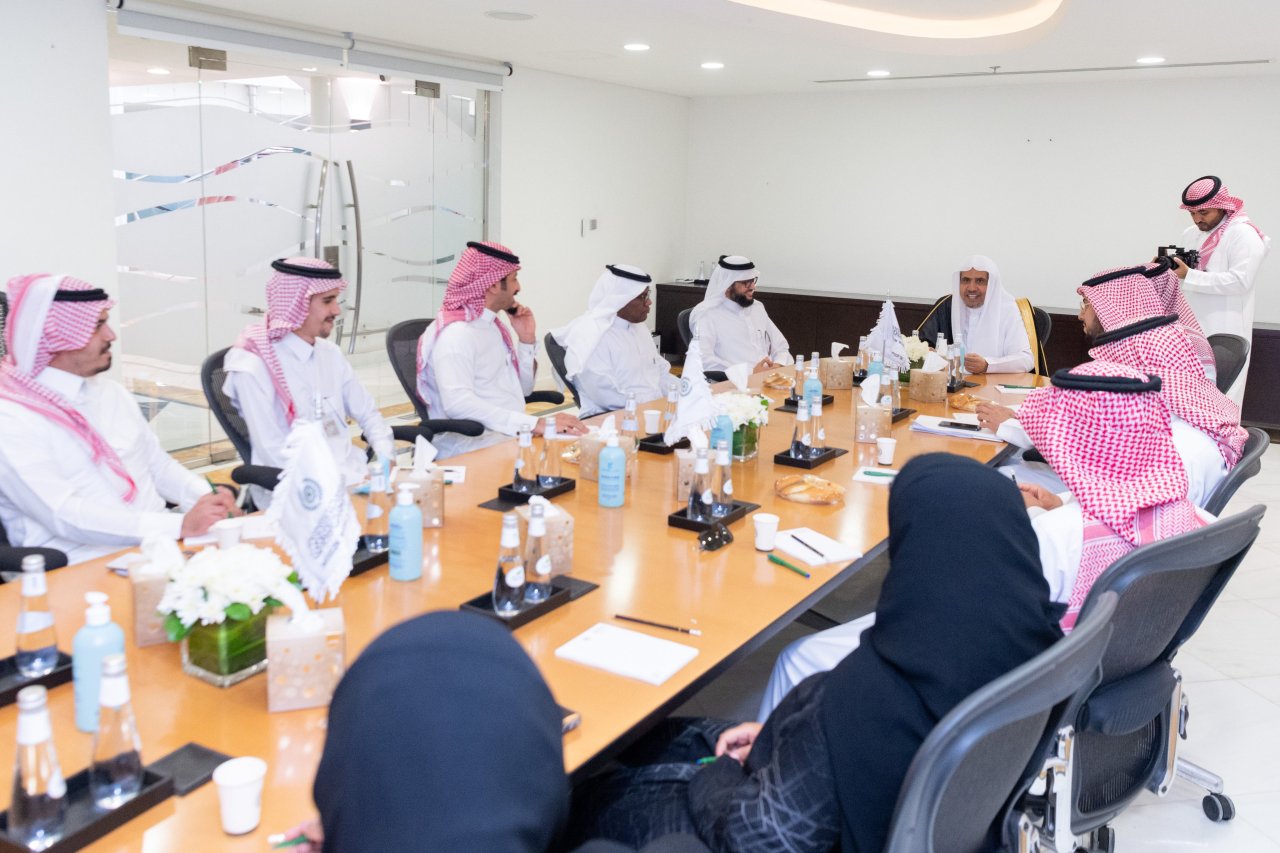 رابطہ عالم اسلامی نے شہزادہ الفیصل انسٹی ٹیوٹ برائے ڈپلومیٹک اسٹڈیز کے ایک طلبہ وفد کا استقبال کیا