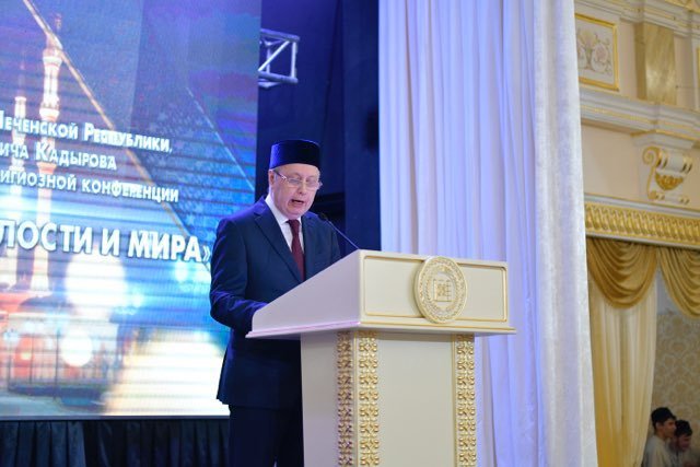 Photos du congrès de la LigueislamiqueMondiale à Moscou avec la cérémonie de clôture à Grozny où le Président de Tchétchénie Ramzan Kadyrov reçoit ses hôtes