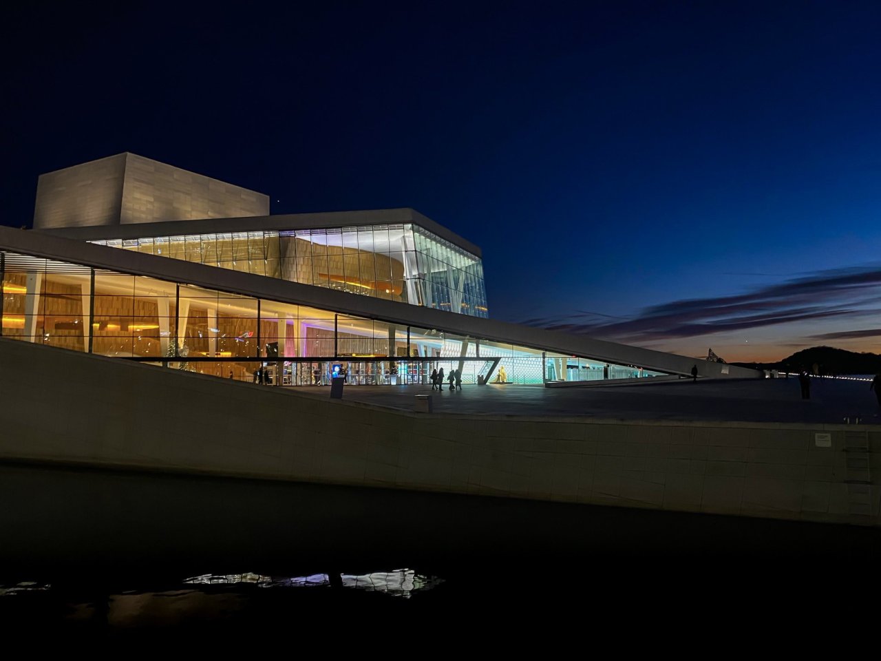 منح د. العيسى جائزة &quot;باني الجسور&quot; بالاشتراك مع مجلس الكنائس العالمي بجنيف والحاخام الأكبر ملكير 