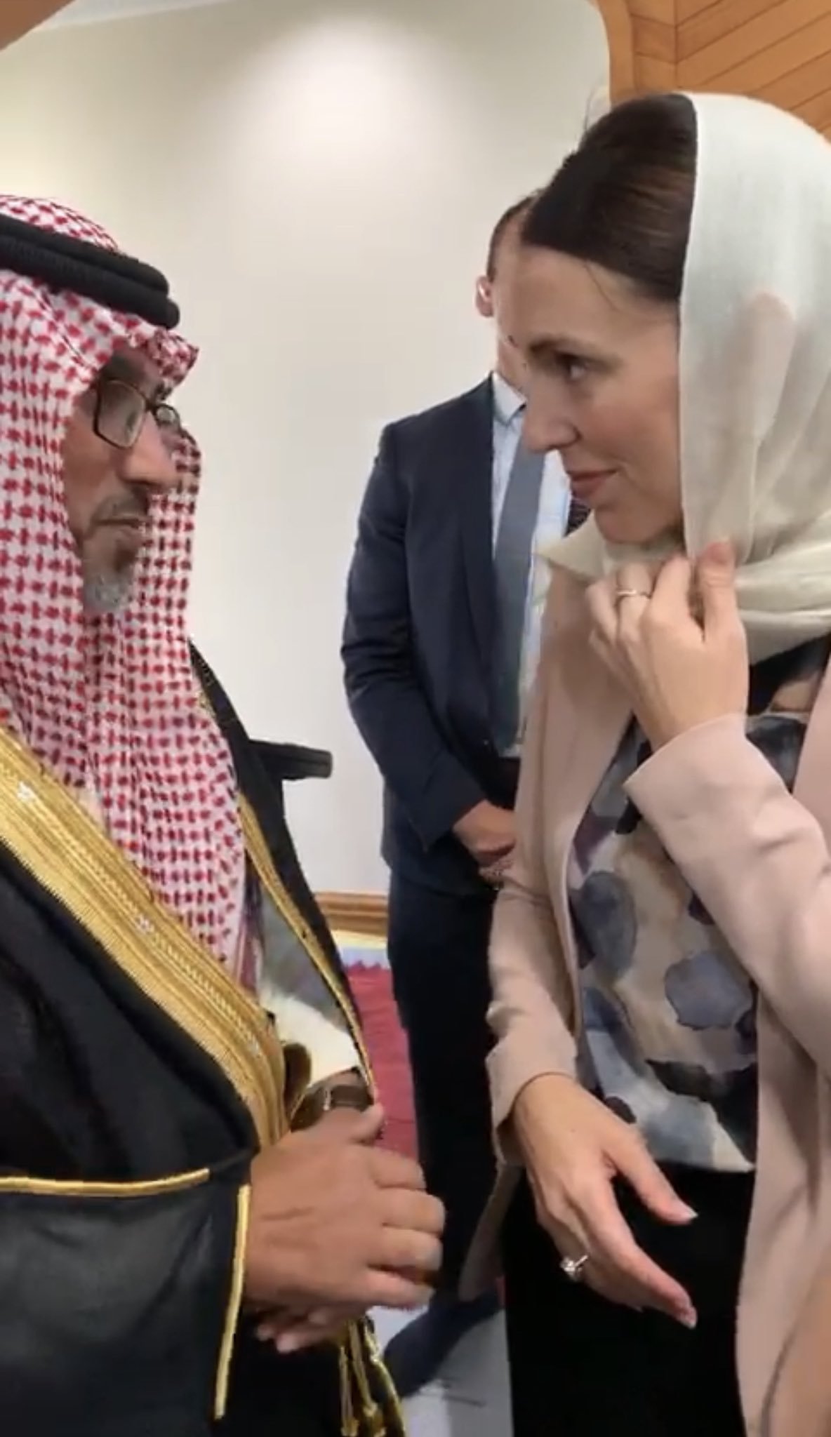 نیوزی لینڈمیں رابطہ آفس کےڈائریکٹر ڈاکٹر مشبب آل عیبان نےشہزادہ ولیم کامسجد النور اور لن ووڈ مسجد کے دورے پر وزیر اعظم نیوزی لینڈ