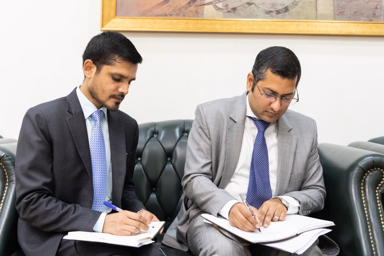 Le D. Mohammad Alissa a rencontré l’Ambassadeur de l’Inde auprès du Royaume M. Aossaf Sarid qui a dit: « Nous reconnaissons et apprécions votre rôle  positif au niveau mondial pour la stabilité la paix la coexistence avec les activités bénéfiques de la Ligue Islamique Mondiale.