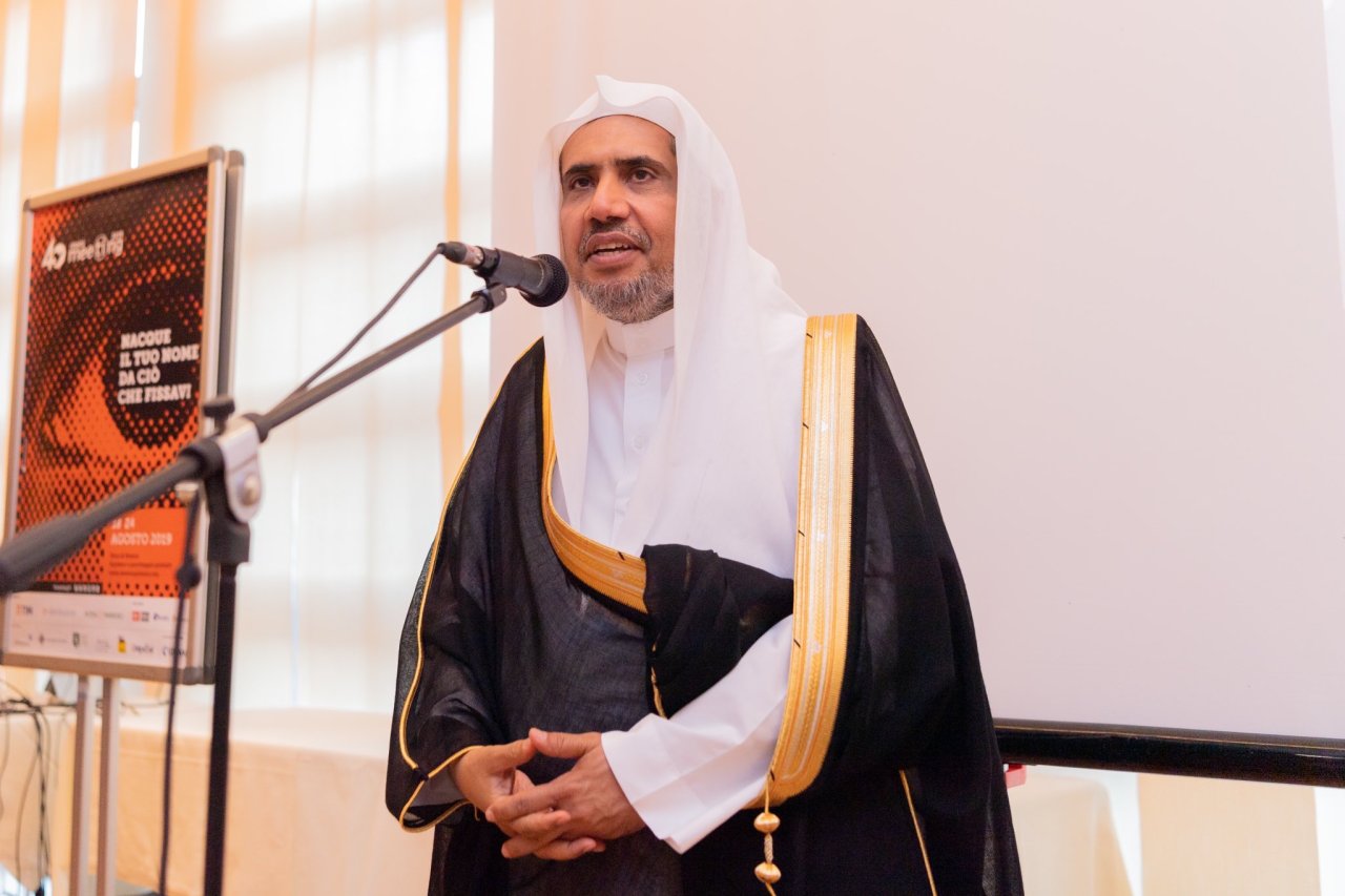 في احتفال رسمي:  مدرسة فلورنسا الإيطالية للحوار تمنح معالي الشيخ د ⁧محمد العيسي⁩ شهادتها للجدارة الدولية في الحوار