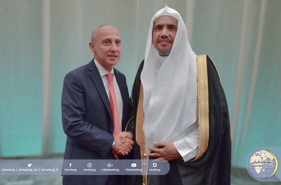 معالي الأمين يلتقي أثناء زيارته لليابان عدداً من السفراء