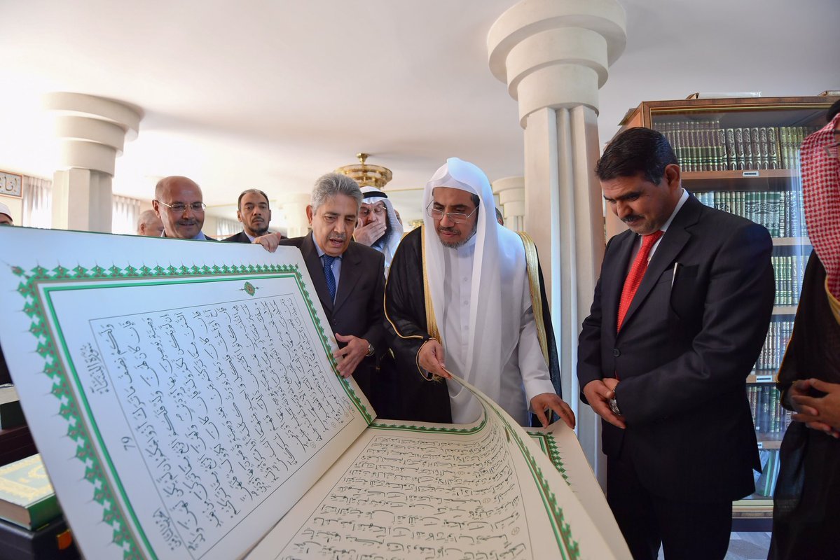 معالي الأمين العام يزور المركز الثقافي الإسلامي بروما ويَطّلع على مرافقه وبرامجه ويشكر العاملين عليه