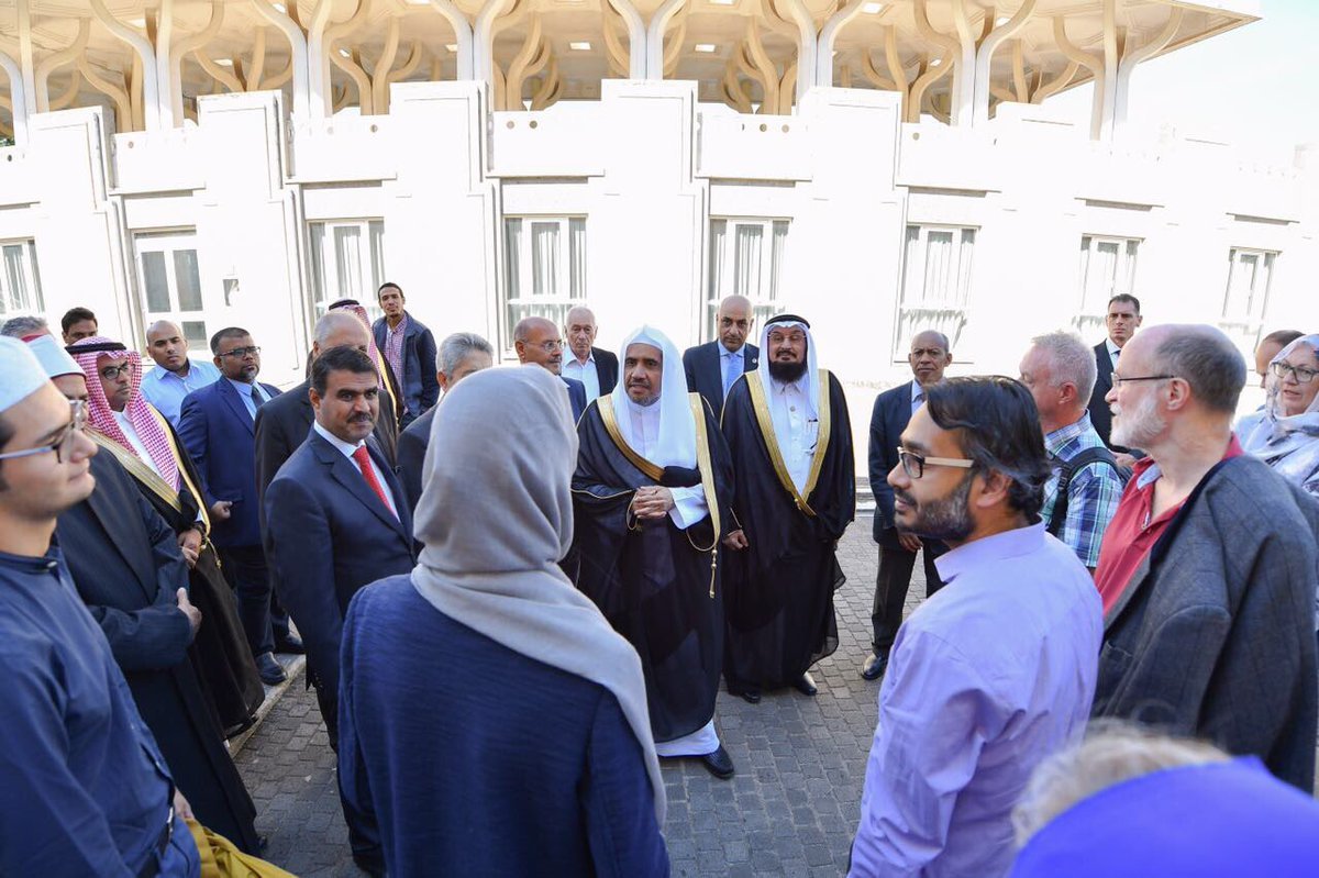 معالي الأمين العام يزور المركز الثقافي الإسلامي بروما ويَطّلع على مرافقه وبرامجه ويشكر العاملين عليه