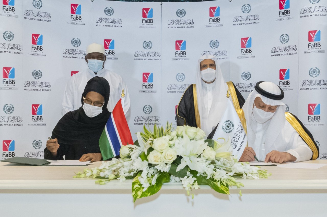 جناب دبیر کل شیخ دکتر محمد العیسی با جناب رئیس جمهور گامبیا آقای آداما بارو در مقر موزه بین المللی سیره پیامبر در مدینه