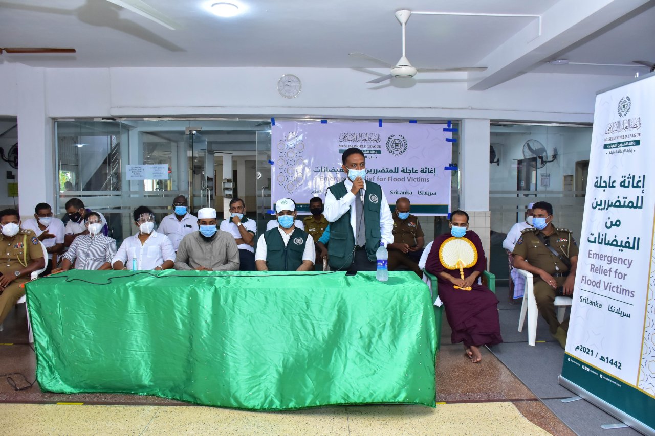 ‏تسليمُ المستلزمات المنزلية للمتضررين من الفيضانات في سيرلانكا‬⁩