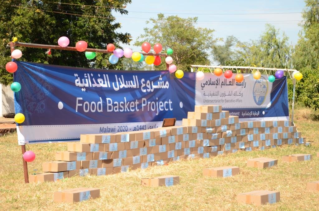 آلاف الأطنان من المواد الغذائية قدمتها ⁧‫رابطة العالم الإسلامي‬⁩ إغاثةً لمتضرري ملاوي من جائحة ⁧‫كورونا‬⁩.