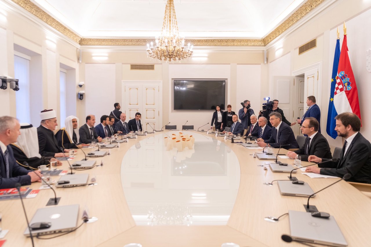 دولة رئيس وزراء كرواتيا يلتقي معالي الشيخ د.محمد العيسى في مقر رئاسة الحكومة