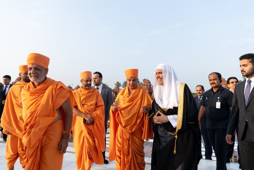 جناب دبیر کل رئیس انجمن علمای مسلمان، آقای شیخ دکتر محمد العیسی با رهبران هندو در پایگاه آنها در جمهوری هند دیدار نمود، در این دیدار برخی از موضوعات مشترک مورد بحث و بررسی قرار گرفت.