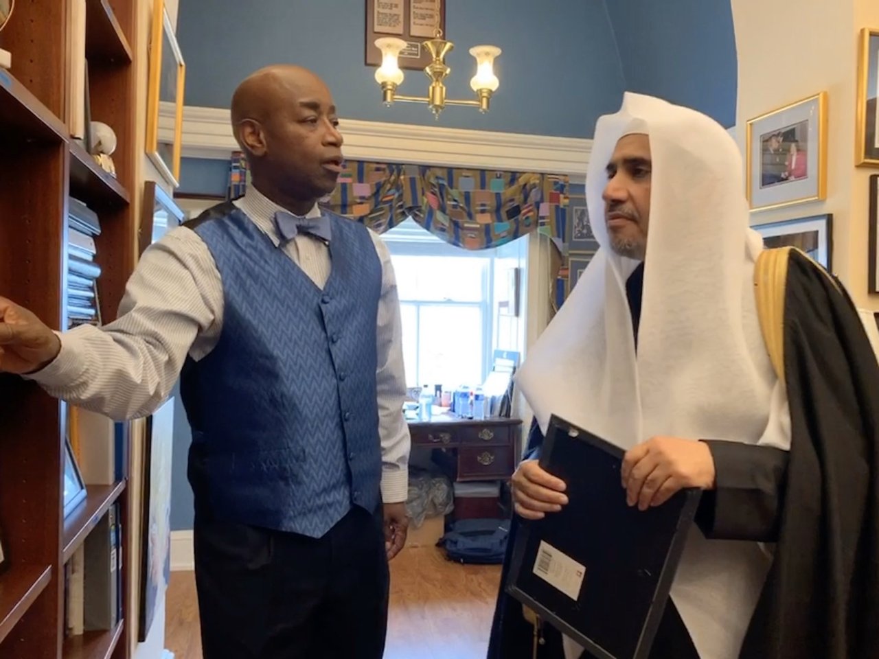 عزت مآب شیخ ڈاکٹر محمد العیسی نے امریکی سینٹ کے پادری باری بلیک سے ملاقات کی