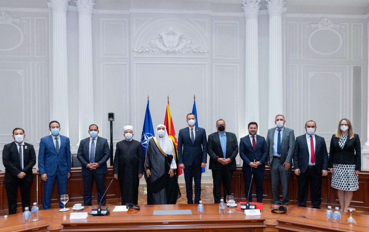 احتفت اللجنةُ الحكومية للعلاقات مع الطوائف والجماعات الدينية في مقرها بعاصمة مقدونيا الشمالية بمعالي الأمين العام الشيخ د. محمد العيسى‬⁩