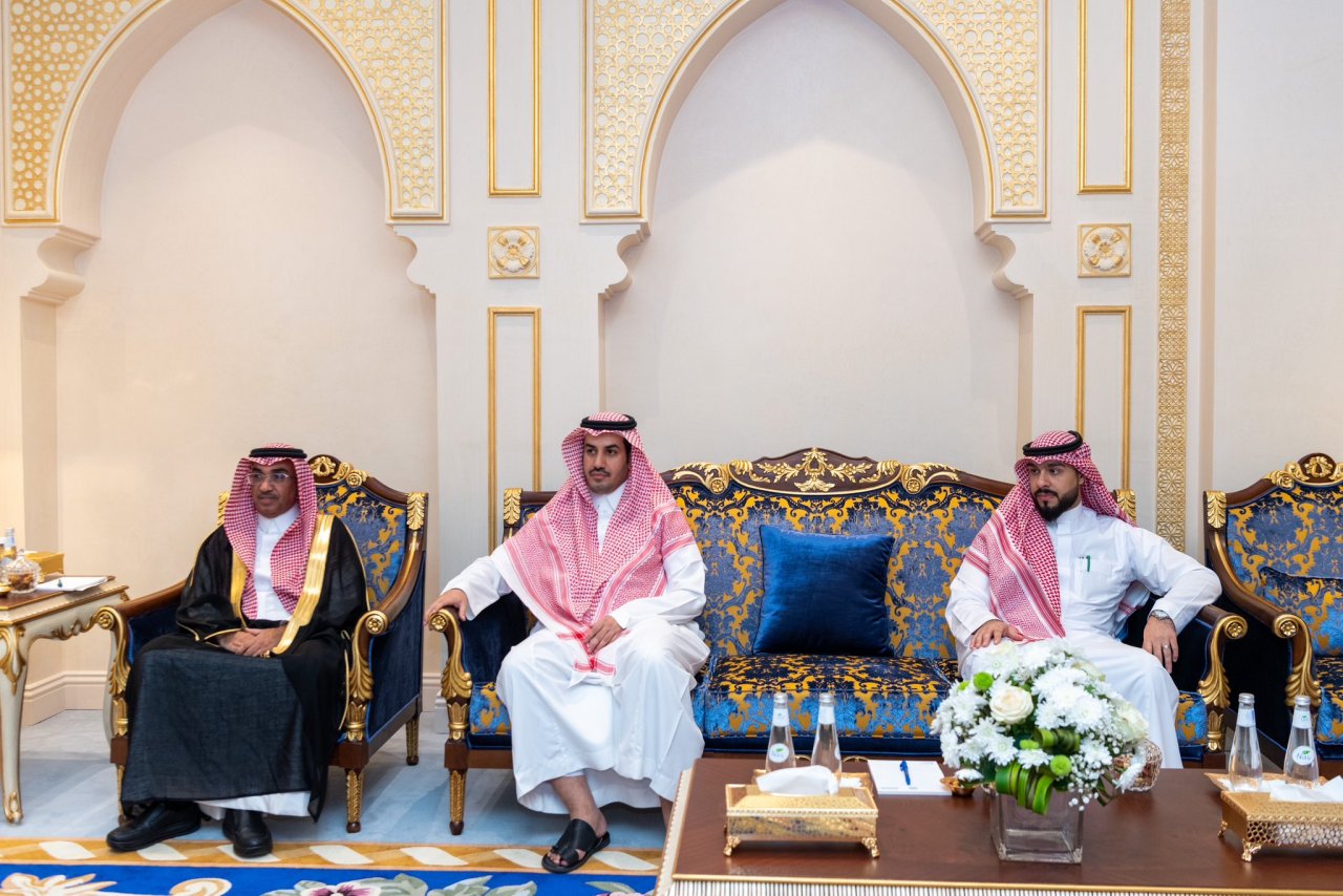 التقى معالي الأمين العام، رئيس هيئة علماء المسلمين، الشيخ د.محمد العيسى في مكتبه بمكة المكرمة معالي وزير الأوقاف والشؤون الدينية بجمهورية الصومال شيخ مختار روبو علي.