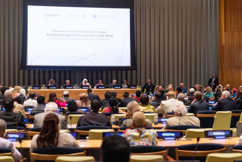 معالي الأمين العام الشيخ د. ⁧‫محمد العيسى‬⁩ خلال افتتاح مؤتمر ⁧‫رابطة العالم الإسلامي‬⁩ حول&quot;بناء جسور التفاهم والسلام بين الشرق والغرب&quot;