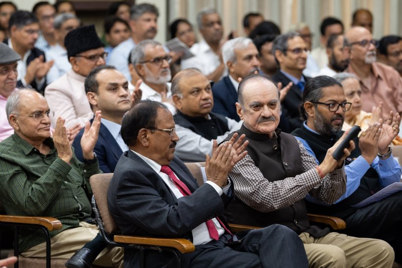 Yang Mulia Sekretaris Jenderal LMD, Ketua Asosiasi Ulama Muslim, Syekh Dr.Mohammad Al-issa , menyampaikan ceramah di Yayasan Internasional Vivekananda di New Delhi, di hadapan beberapa tokoh agama Islam dan non-Islam