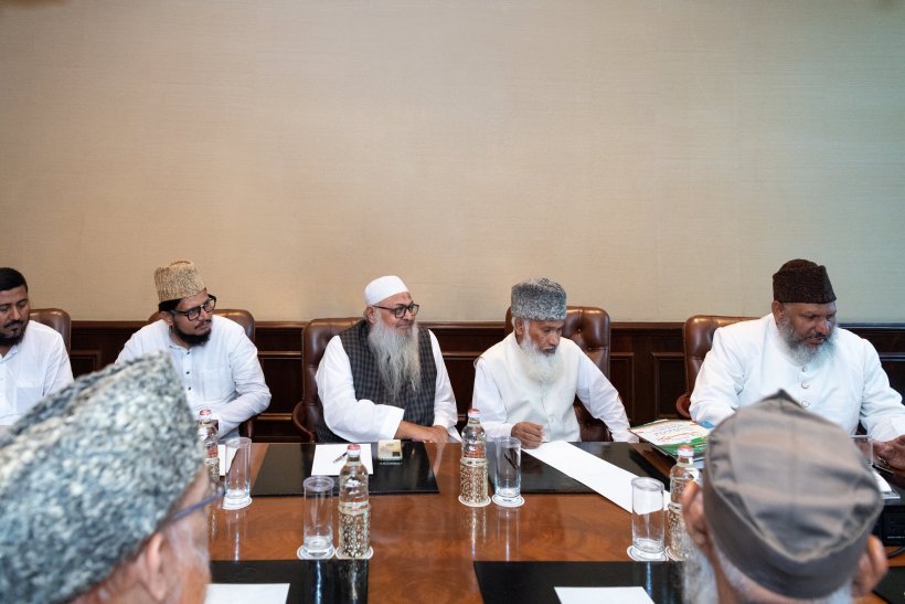 À New Delhi Mohammad Alissa Secrétaire général de la LIM Président de l'Organisation des savants musulmans, a rencontré cheikh Asghar Ali Imam Mahdi Salafi, Président de l’association “Ahle Hadeeth” en Inde