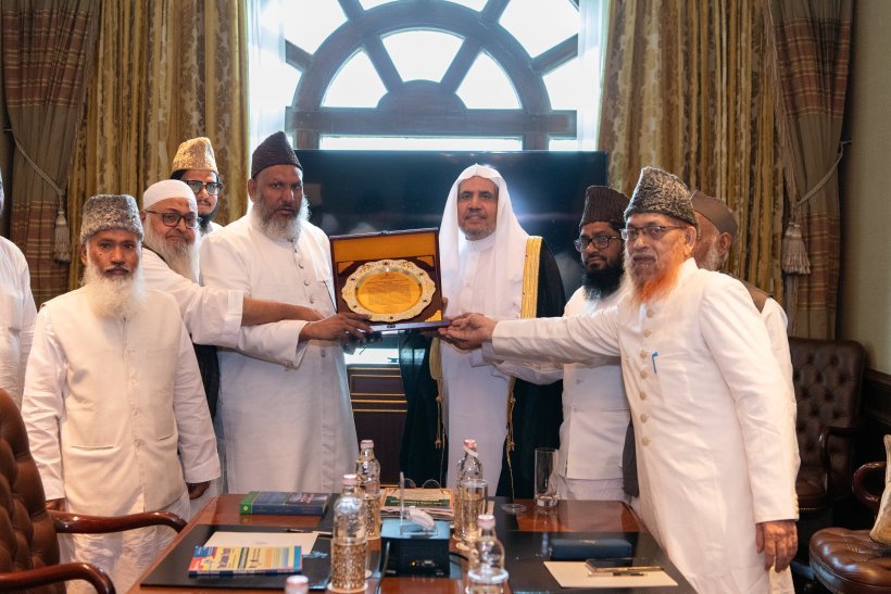 À New Delhi Mohammad Alissa Secrétaire général de la LIM Président de l'Organisation des savants musulmans, a rencontré cheikh Asghar Ali Imam Mahdi Salafi, Président de l’association “Ahle Hadeeth” en Inde