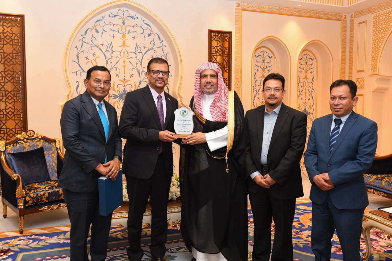 معالي الأمين العام، رئيس هيئة علماء المسلمين، فضيلة الشيخ  ‏د. ⁧‫محمد العيسى‬⁩ استقبل مساء أمس في المقر الرئيس للرابطة في مكة المكرمة، سعادة المدير العام لاتحاد &quot;روهينغا أراكان&quot; السيد رضاء الدين