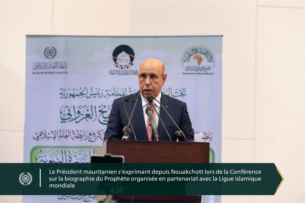 Le Président de la Mauritanie, M. Mohamed Ould Cheikh Al-Ghazouani, accompagné du SG de la LIM et Président de l'Organisation des savants musulmans, cheikh Mohammad Alissa lançant à Nouakchott la Conférence Internationale