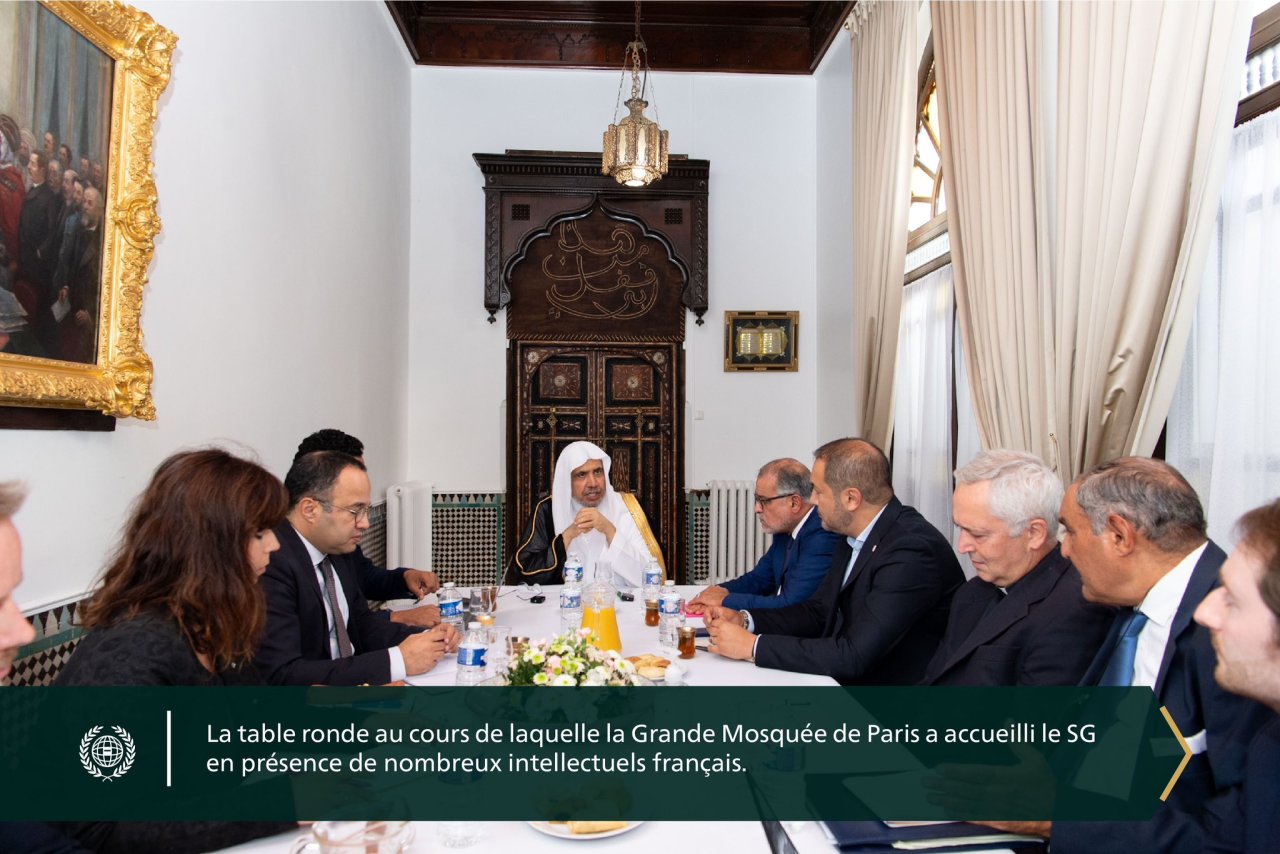 cheikh  Mohammad Alissa pour une rencontre avec de nombreux penseurs français, en tant qu'invité d'honneur pour la remise du prix international de la Mosquée pour les travaux scientifiques.