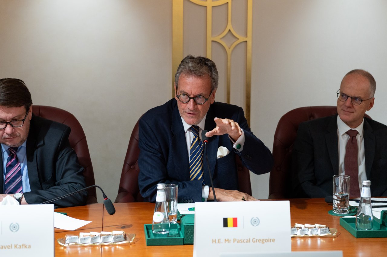 جناب دبيركل و رئيس انجمن علمای مسلمان، آقای دکتر شيخ محمد العیسی در شعبه پایگاه فرعی سازمان همبستگی در ریاض با سفیران اتحادیه اروپا در مملکت عربستان سعودی دیدار کرد.