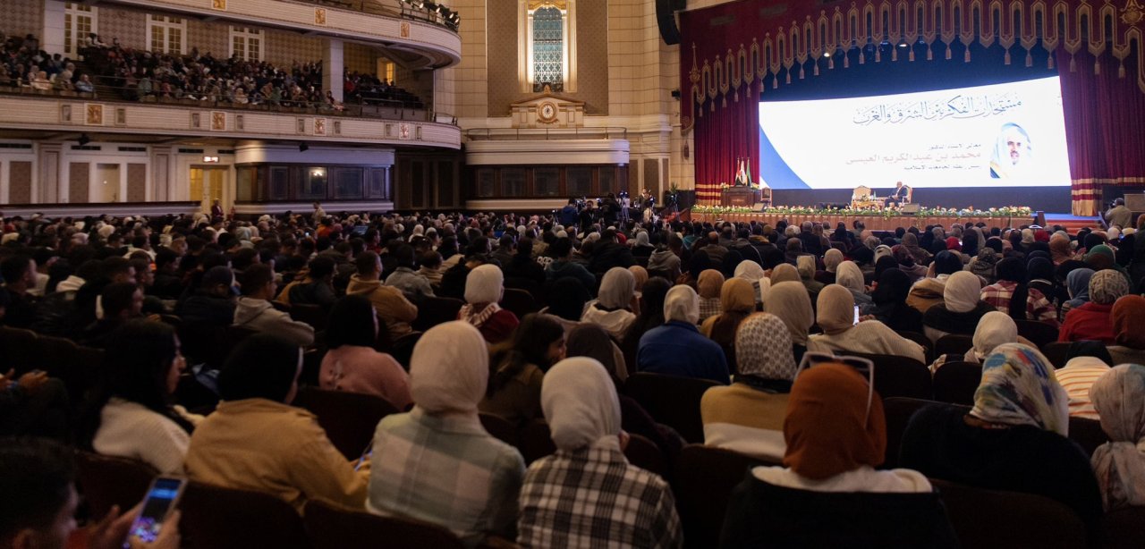 Acara yang dihadiri oleh sekitar tiga ribu syekh, dipimpin oleh Yang Mulia Mufti Mesir, para rektor universitas dan anggota fakultasnya, serta sejumlah besar mahasiswa, selain sekelompok pemikir dan diplomat: