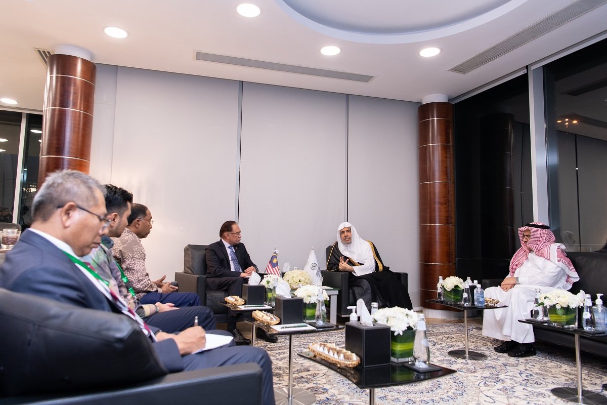 رئيس الوزراء الماليزي يزور رابطة العالم الإسلامي ويلتقي الأمين العام