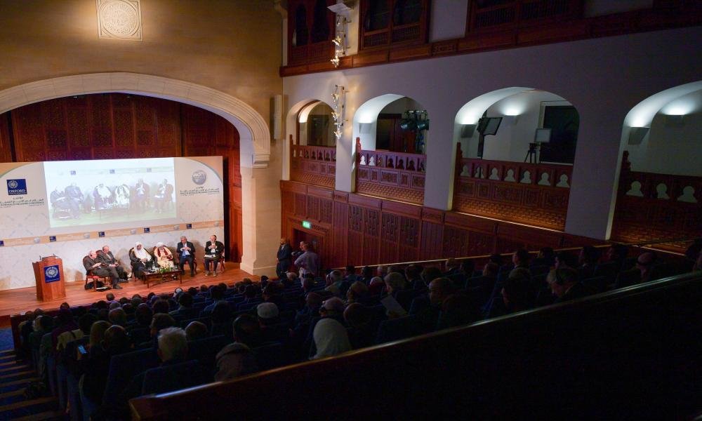 Le Secrétaire Général de la Ligue, en présence d’un grand nombre de représentants religieux, durant la cérémonie d’ouverture du congrès «La paix dans les religions»