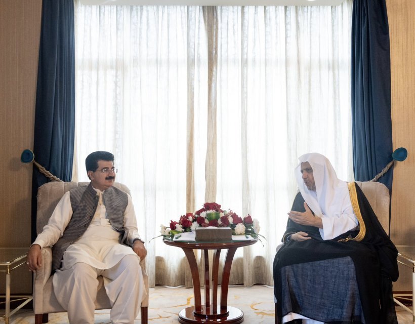 دبیر کل انجمن علمای مسلمان جناب شیخ دکتر محمد العیسی از جناب آقای صدیق سنجرانی رئیس مجلس سنای پاکستان استقبال کردند.