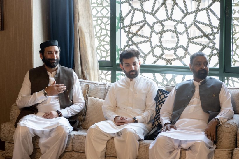 دبیر کل انجمن علمای مسلمان جناب شیخ دکتر محمد العیسی از جناب آقای صدیق سنجرانی رئیس مجلس سنای پاکستان استقبال کردند.