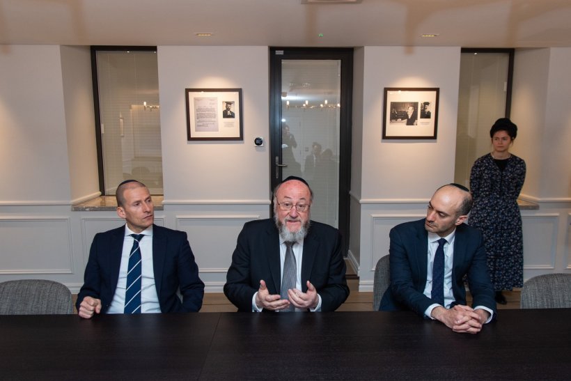 بر همکاری مشترک جهت محکوم کردن هرگونه بی احترامی نسبت به مقدسات دینی تأکید داشتند: