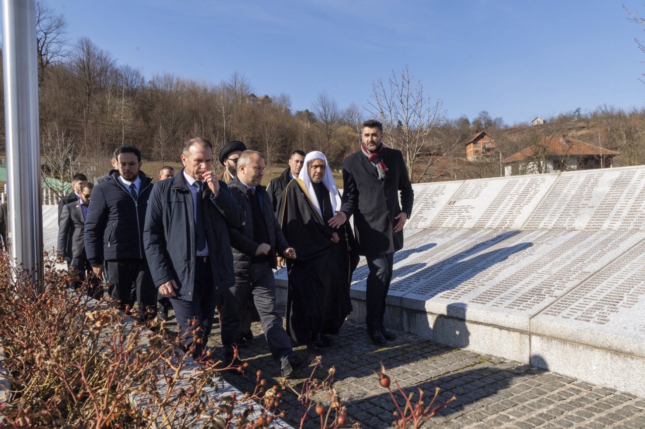« Nous sommes dans l’obligation de protéger la mémoire et la vérité du génocide de Srebrenica et les atrocités de masse commises contre les bosniaques non seulement parmi les musulmans du monde entier, mais pour l’ensemble de l’humanité. » Mohammad Alissa