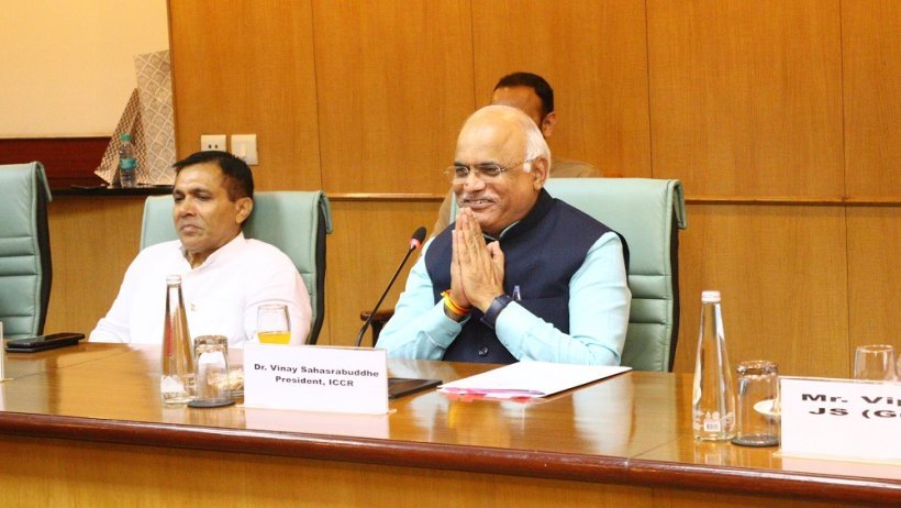 Yang Mulia Sekretaris Jenderal LMD, Ketua Asosiasi Ulama Muslim, Syekh Dr.Mohammad Al-issa, mengadakan pertemuan dengan Yang Mulia Presiden Dewan Hubungan Budaya India, Dr. Vinay Sahasrabuddhe, di ibu kota, New Delhi.