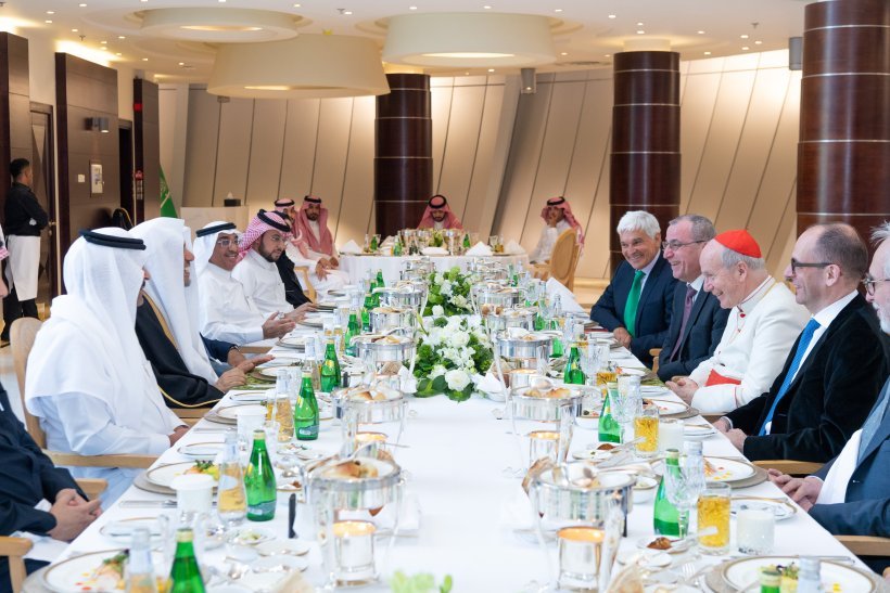 به دعوت سازمان همبستگی جهان اسلام از رياض دیدن کرد: