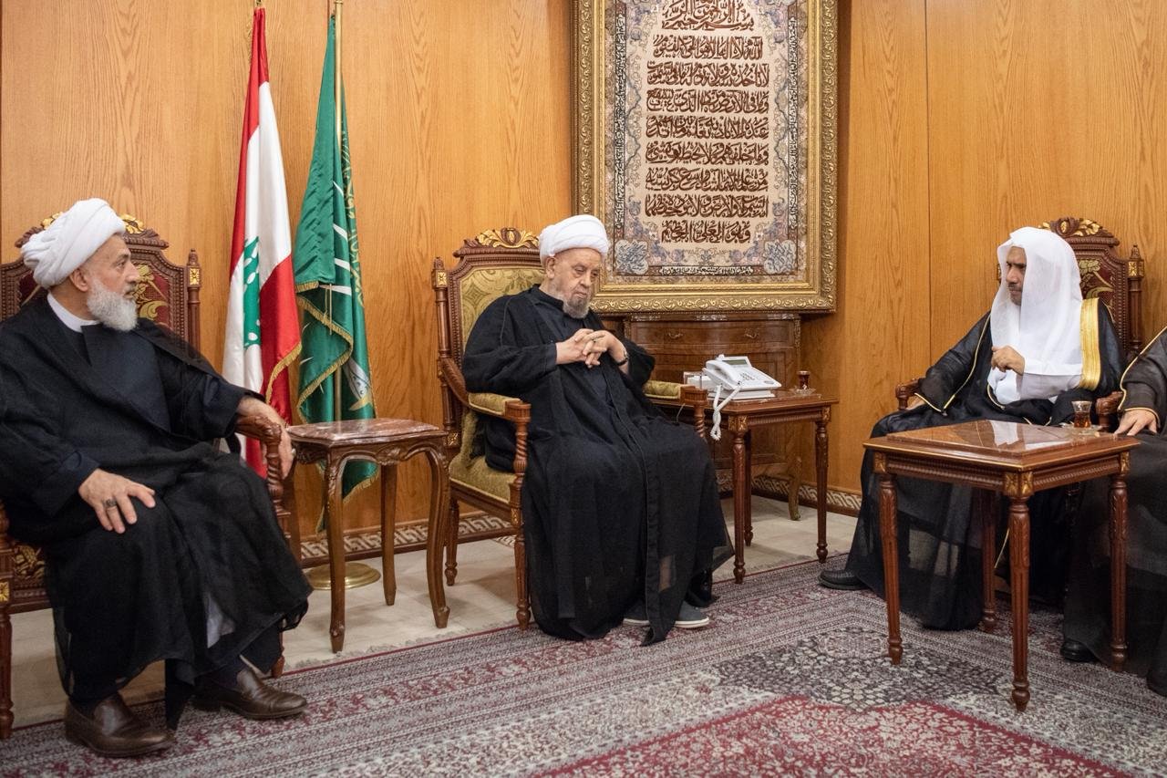 الشيخ عبدالأمير قبلان خلال استقباله د.العيسى