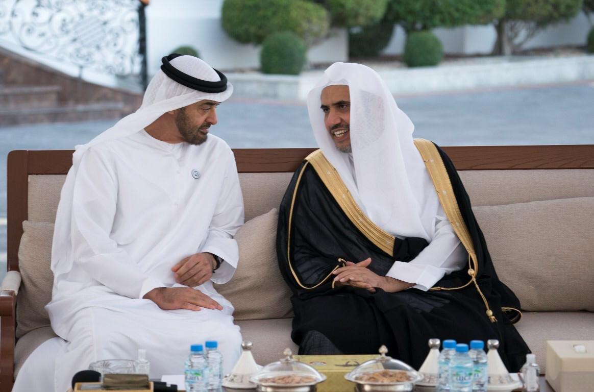 الشيخ محمد بن زايد يستقبل د.العيسى والمشاركين في الملتقى.