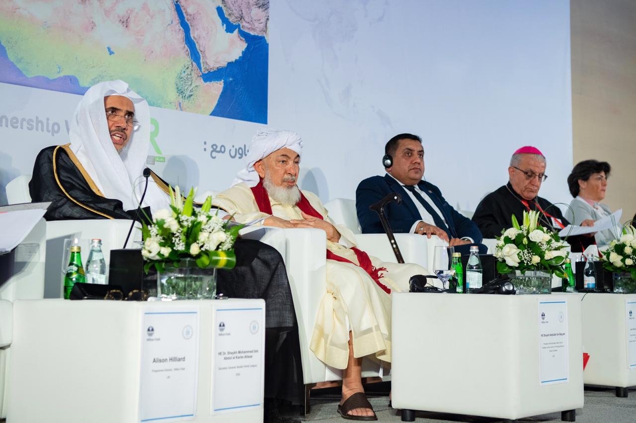 د. العيسى يلقي كلمته الرئيسية في الملتقى.