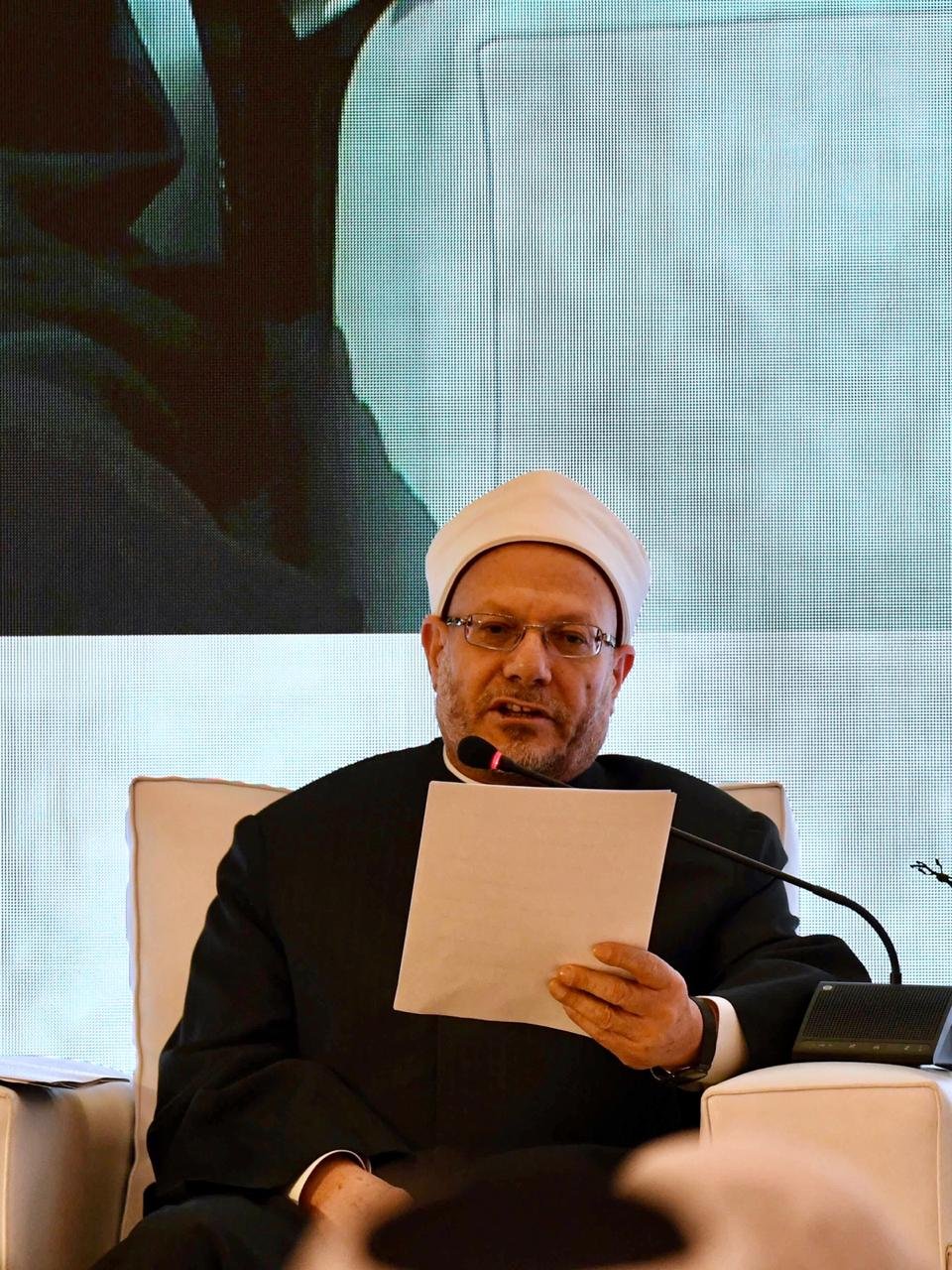 د. شوقي علام خلال مشاركته في المؤتمر.