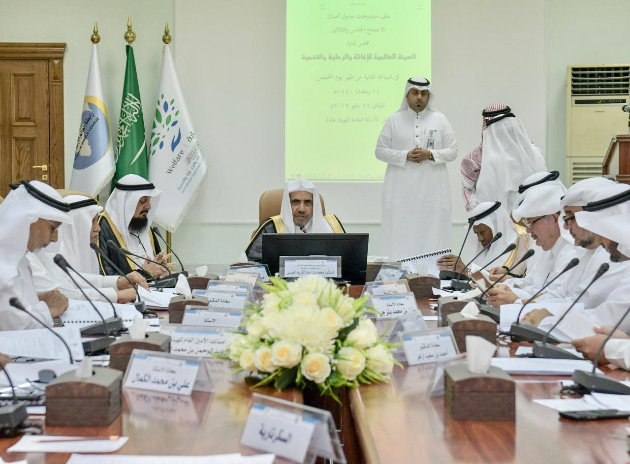 رابطة العالم الإسلامي تقدم برامج إفطار صائم وسلال الخير في 28 دولة