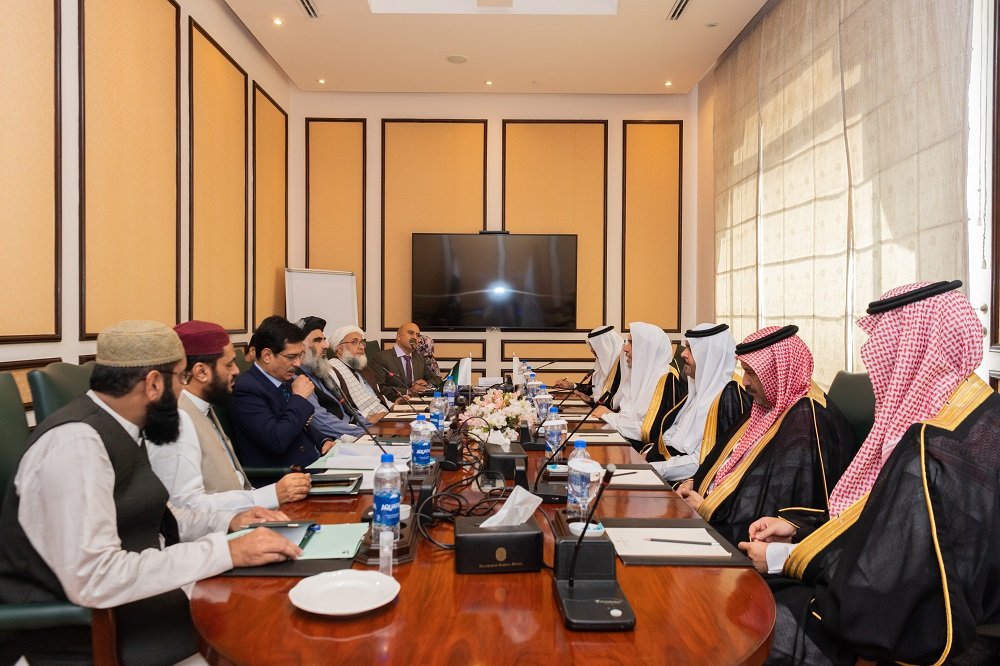 The Secretary General of the MWL meets the Pakistani Minister of Religious Affairs