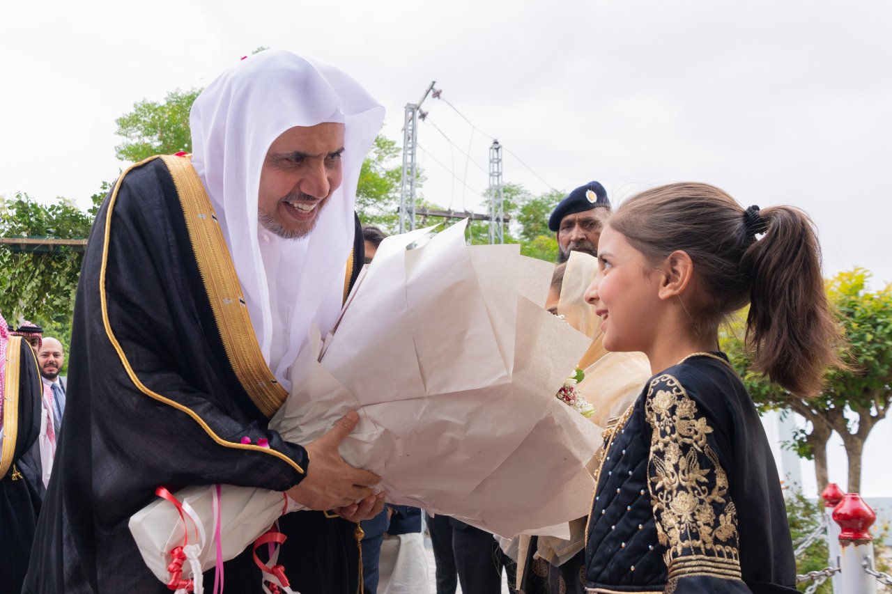 Dr. Al-Issa inaugurates the MWL campaign in Islamabad for the relief of the Pakistani people